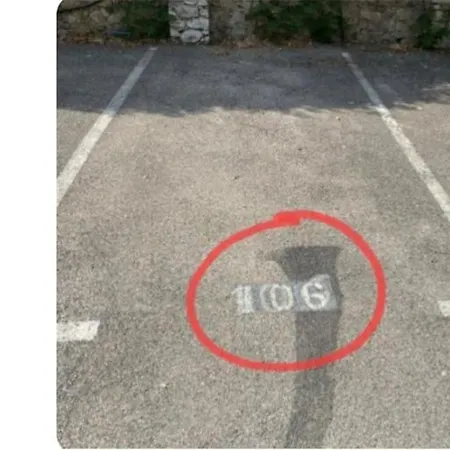 Bord De Parking, Proche Monaco, Menton Et Italie * Roquebrune-Cap-Martin